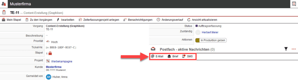 Screenshot geöffnetes Ticket mit markierten Nachrichtentypen „E-Mail“, „Brief“ und „SMS“