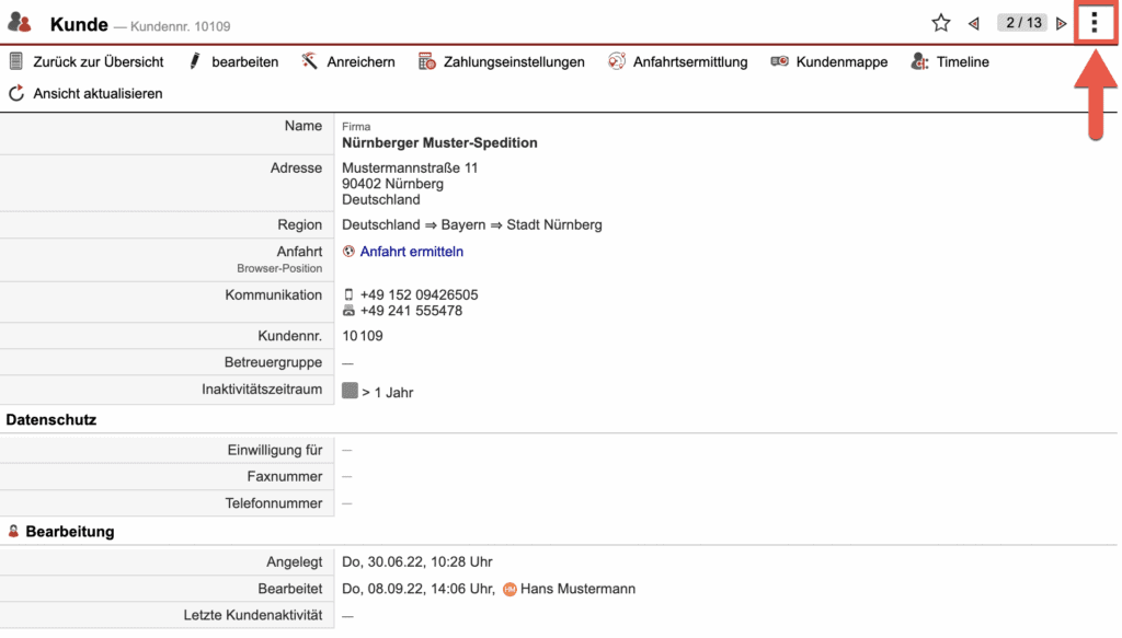 Screenshot der Ansicht eines Kundendatensatzes mit markiertem Dreipunkte-Menü